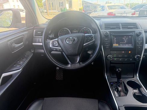 Used 2017 Toyota Camry SE FWD image 18