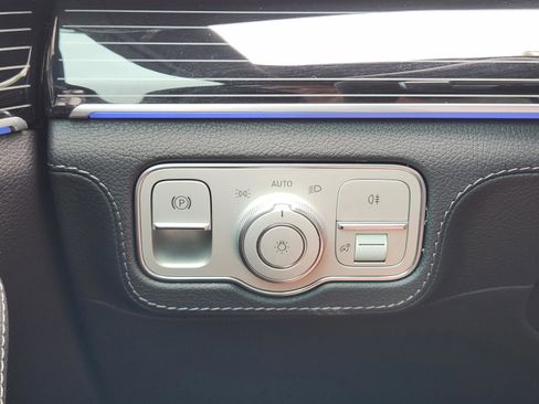 Used 2024 Mercedes-Benz GLS 580 4MATIC image 15