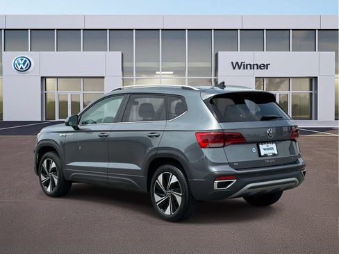 Used 2024 Volkswagen Taos SE w/ Panoramic Sunroof Package AWD/4WD image 3