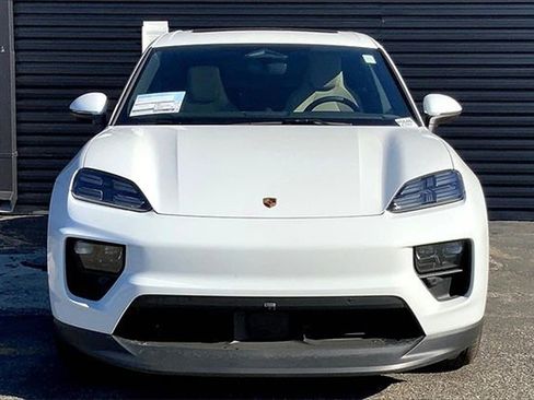 Certified 2025 Porsche Macan 4S Electric AWD/4WD image 13