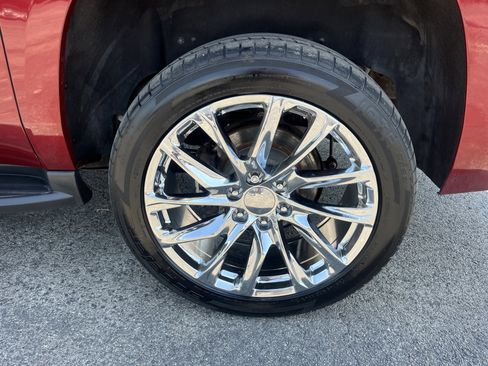 Used 2017 Chevrolet Suburban LT w/ Luxury Package image 9