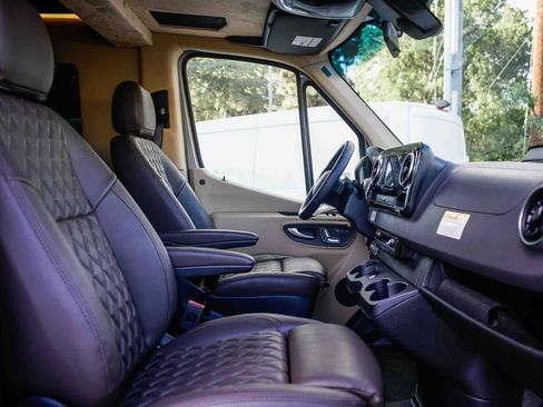 Used 2025 Mercedes-Benz Sprinter 3500 image 16