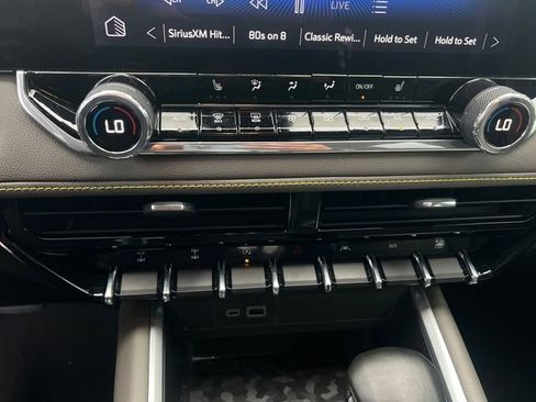 Used 2024 Chevrolet Colorado ZR2 w/ Technology Package AWD/4WD image 19