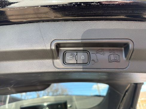 Used 2022 Ford Explorer XLT w/ Equipment Group 202A image 11