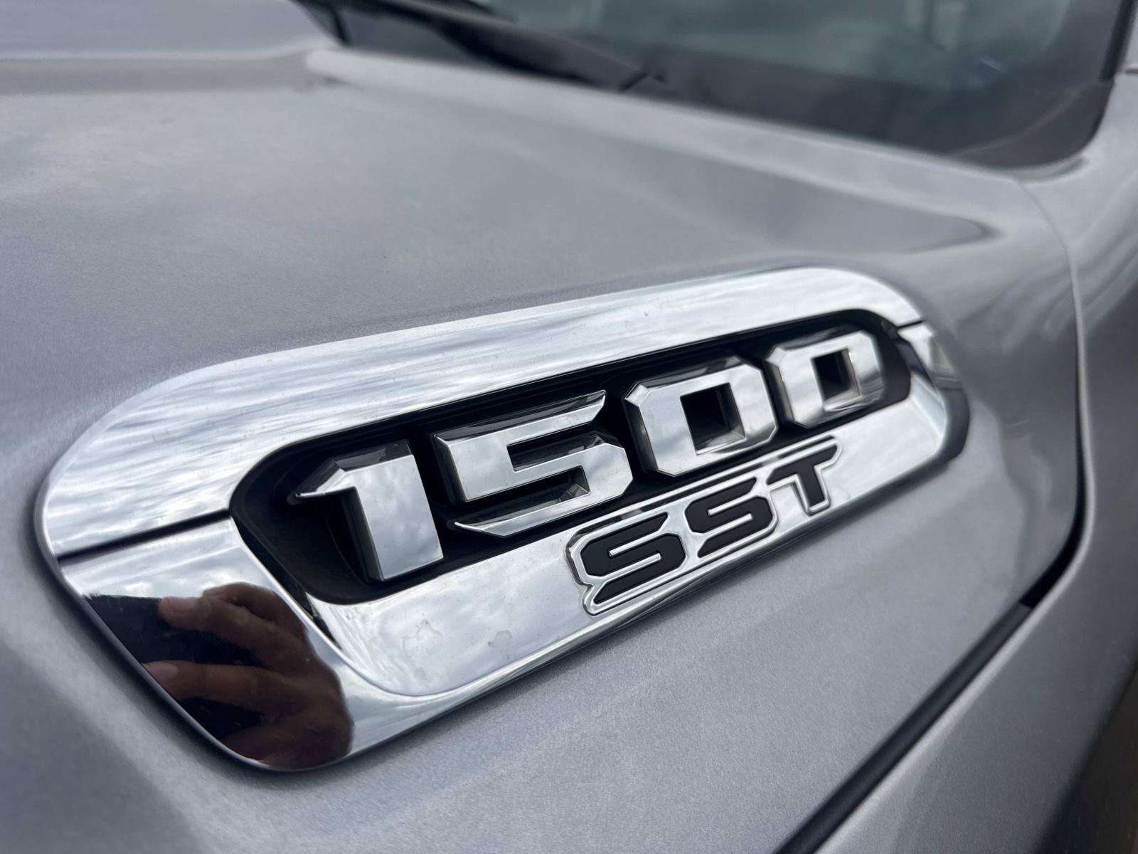 Used 2025 RAM 1500 Laramie AWD/4WD image 3