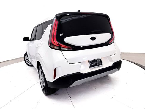 Used 2023 Kia Soul LX FWD image 7
