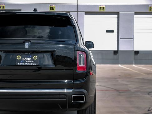 Used 2022 Rolls-Royce Cullinan image 12