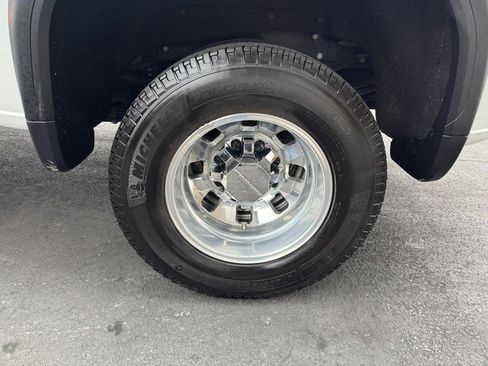 Used 2024 GMC Sierra 3500 Denali image 10