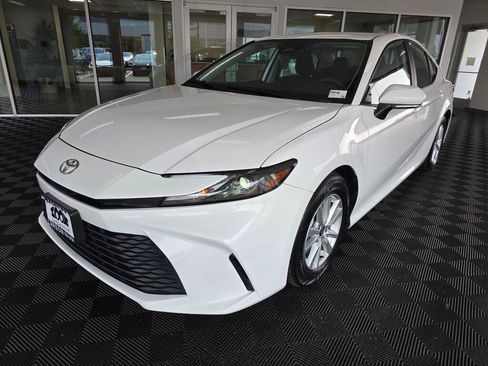 Used 2025 Toyota Camry LE FWD image 7