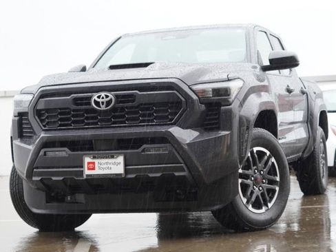 Certified 2025 Toyota Tacoma TRD Sport image 3
