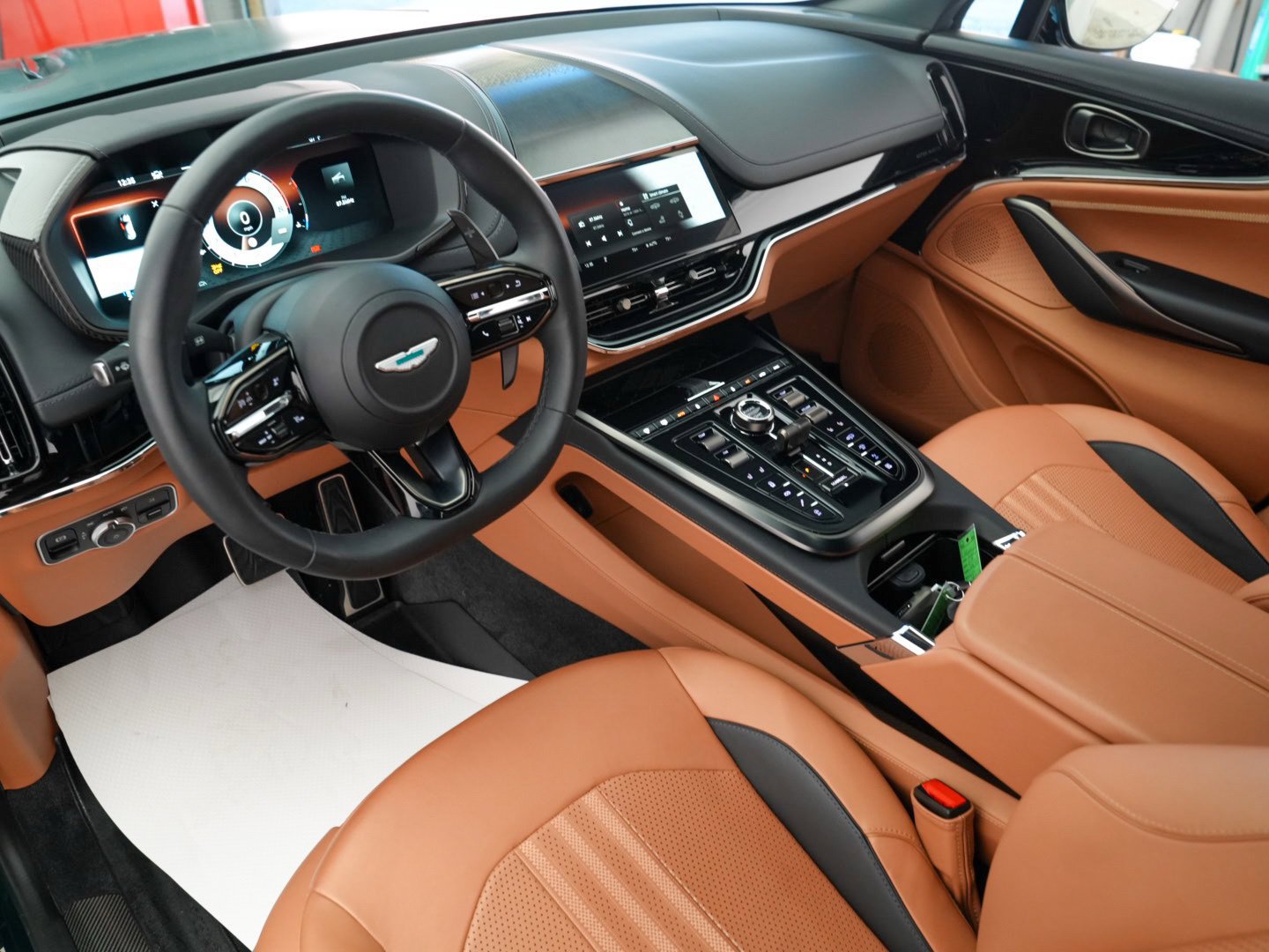 Used 2025 Aston Martin DBX 707 AWD/4WD image 15