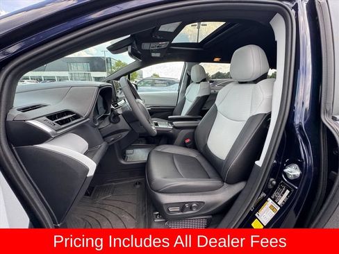 Used 2026 Toyota Sienna XSE FWD image 17