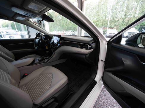 Used 2022 Toyota Camry SE image 25