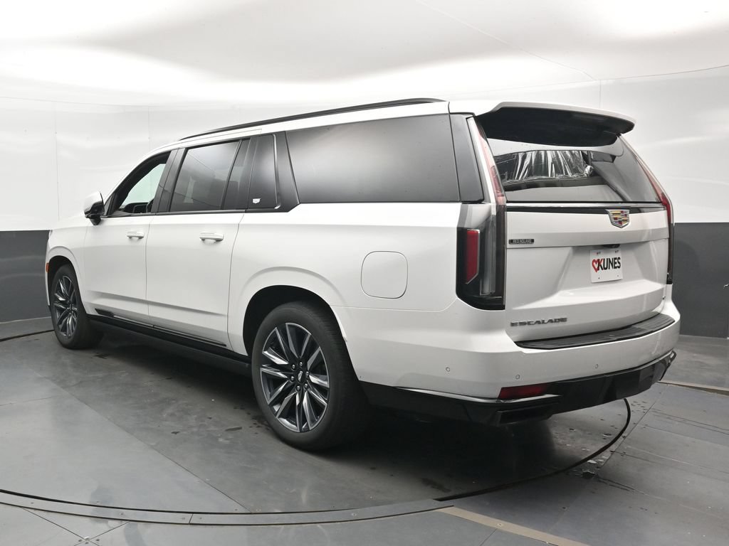 Used 2024 Cadillac Escalade ESV Sport Platinum w/ Heavy-Duty Trailer Package AWD/4WD image 9