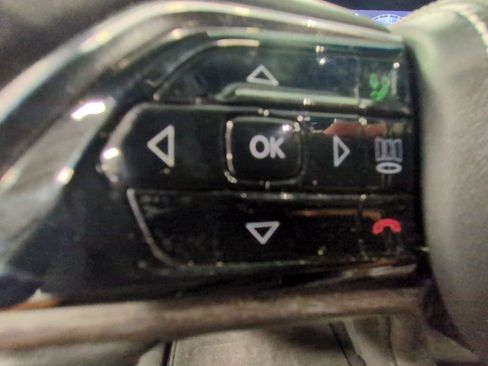 Used 2022 Jeep Grand Cherokee Overland w/ Luxury Tech Group IV image 15