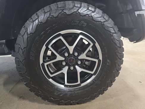 Used 2024 Jeep Wrangler Unlimited Rubicon w/ Convenience Group AWD/4WD image 31