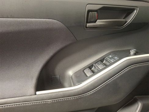 Used 2020 Toyota Highlander LE image 15