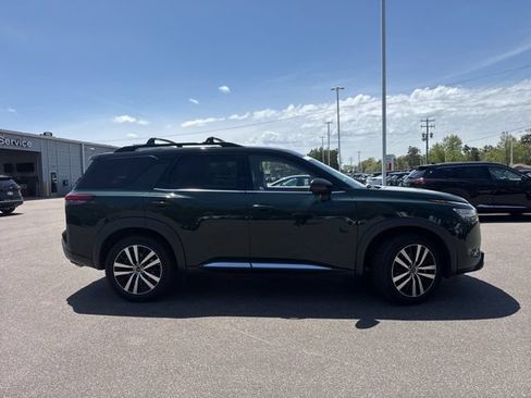 Used 2023 Nissan Pathfinder Platinum w/ Cargo Package AWD/4WD image 2