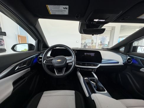 Used 2025 Chevrolet Equinox EV LT w/ Convenience Package II AWD/4WD image 3