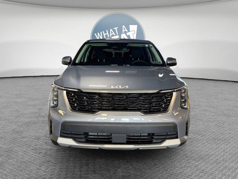 Certified 2024 Kia Sorento LX FWD image 9