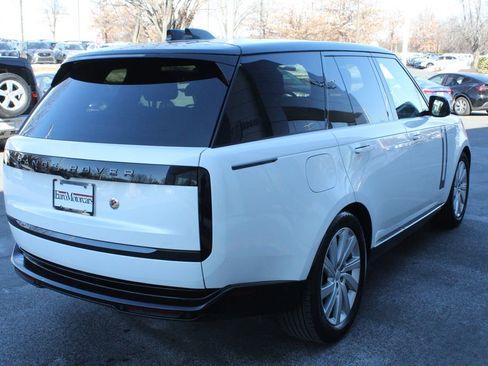 Used 2024 Land Rover Range Rover SE image 2