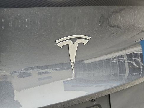 Used 2022 Tesla Model Y Performance image 31