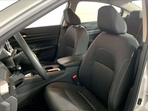 Used 2025 Nissan Altima 2.5 SV FWD image 22