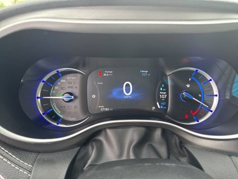 Used 2023 Chrysler Pacifica Touring-L FWD image 24