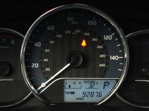 Used 2014 Toyota Corolla L image 29