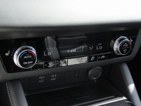 New 2025 Mitsubishi Outlander SE image 19