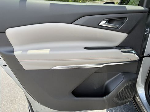New 2026 Chevrolet Traverse LT w/ LPO, Floor Liner Package FWD image 23
