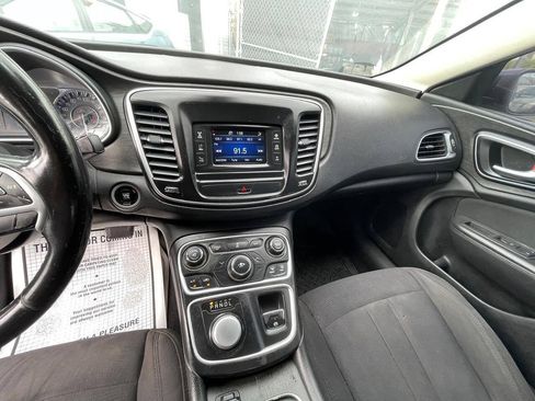 Used 2015 Chrysler 200 Limited w/ Convenience Group FWD image 3
