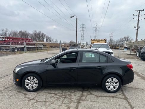 Used 2014 Chevrolet Cruze LS image 2
