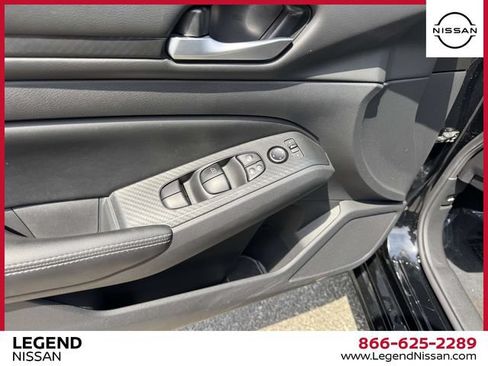 Used 2024 Nissan Altima 2.5 SV FWD image 14