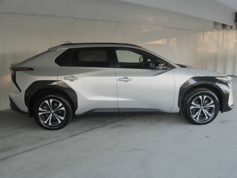 Used 2024 Toyota bZ4X AWD image 6