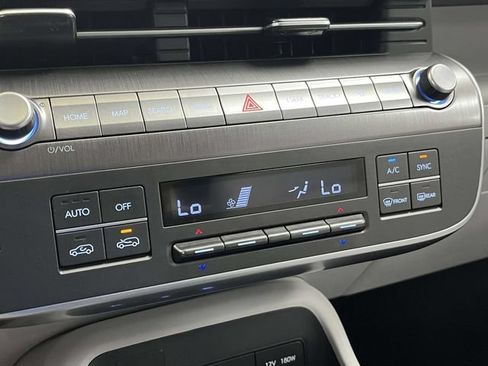 Certified 2025 Hyundai Kona SEL FWD image 30