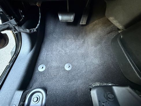 Used 2017 Jeep Wrangler Unlimited Sahara w/ Connectivity Group image 17