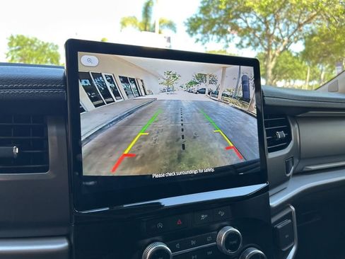 Used 2024 Ford Expedition Max XLT AWD/4WD image 9