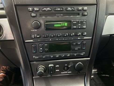 Used 2004 Ford Thunderbird image 25