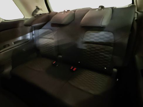 Used 2024 Nissan Pathfinder S image 29