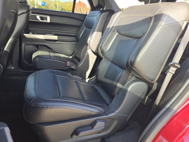 Used 2020 Ford Explorer XLT w/ Equipment Group 202A AWD/4WD image 16