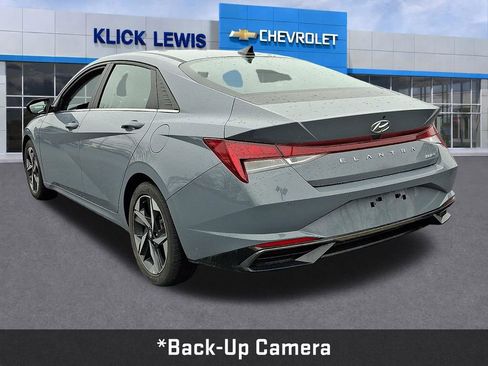 Used 2023 Hyundai Elantra Limited w/ Preferred Accessory Package image 5