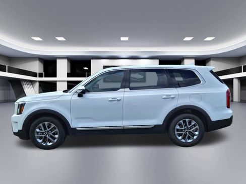 Used 2023 Kia Telluride LX image 3