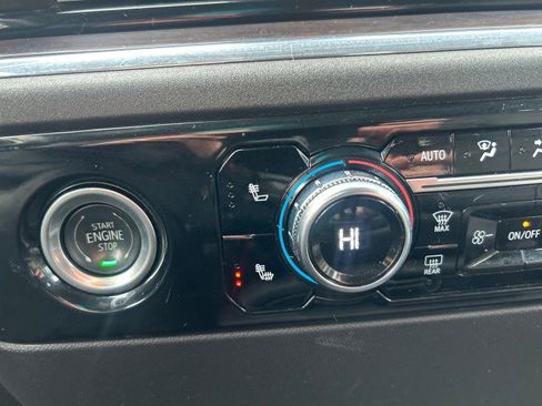 Used 2024 GMC Sierra 1500 SLT image 17