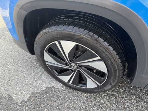 New 2025 Volkswagen Taos SE image 7