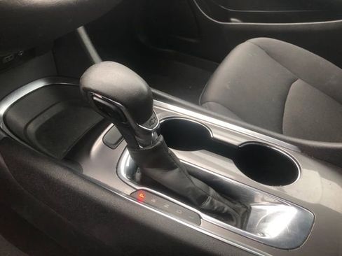 Used 2021 Chevrolet Malibu LT image 25