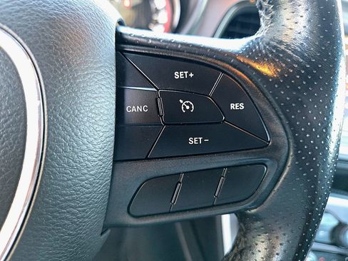 Used 2022 Dodge Challenger SXT w/ Plus Package image 13