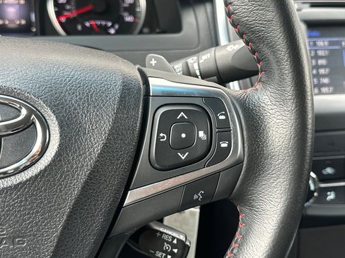 Used 2016 Toyota Camry SE image 36