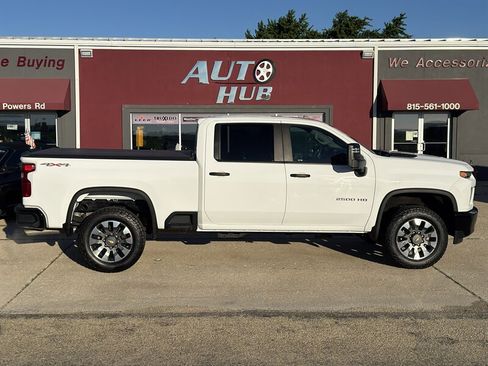 Used 2022 Chevrolet Silverado 2500 Custom w/ Custom Value Package AWD/4WD image 3