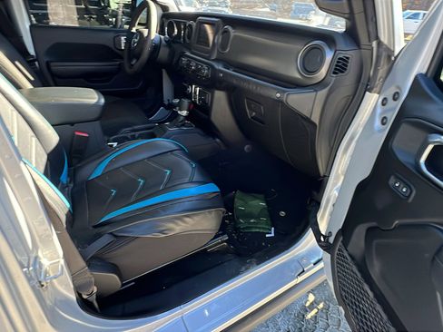 Used 2023 Jeep Wrangler Unlimited image 19